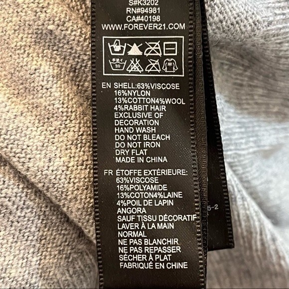 Forever 21 Grey Wool Blend LOVE Studded 3/4 Sleeve Sweater Small - Picture 7 of 7